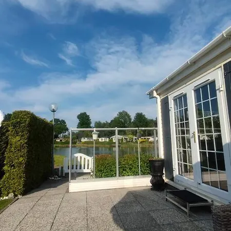 Chalet Zonnig Chalet Aan Mooie Visvijver Voorthuizen