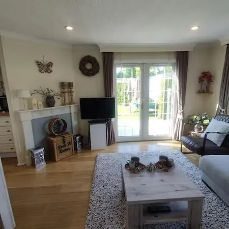 Zonnig Chalet Aan Mooie Visvijver * Voorthuizen